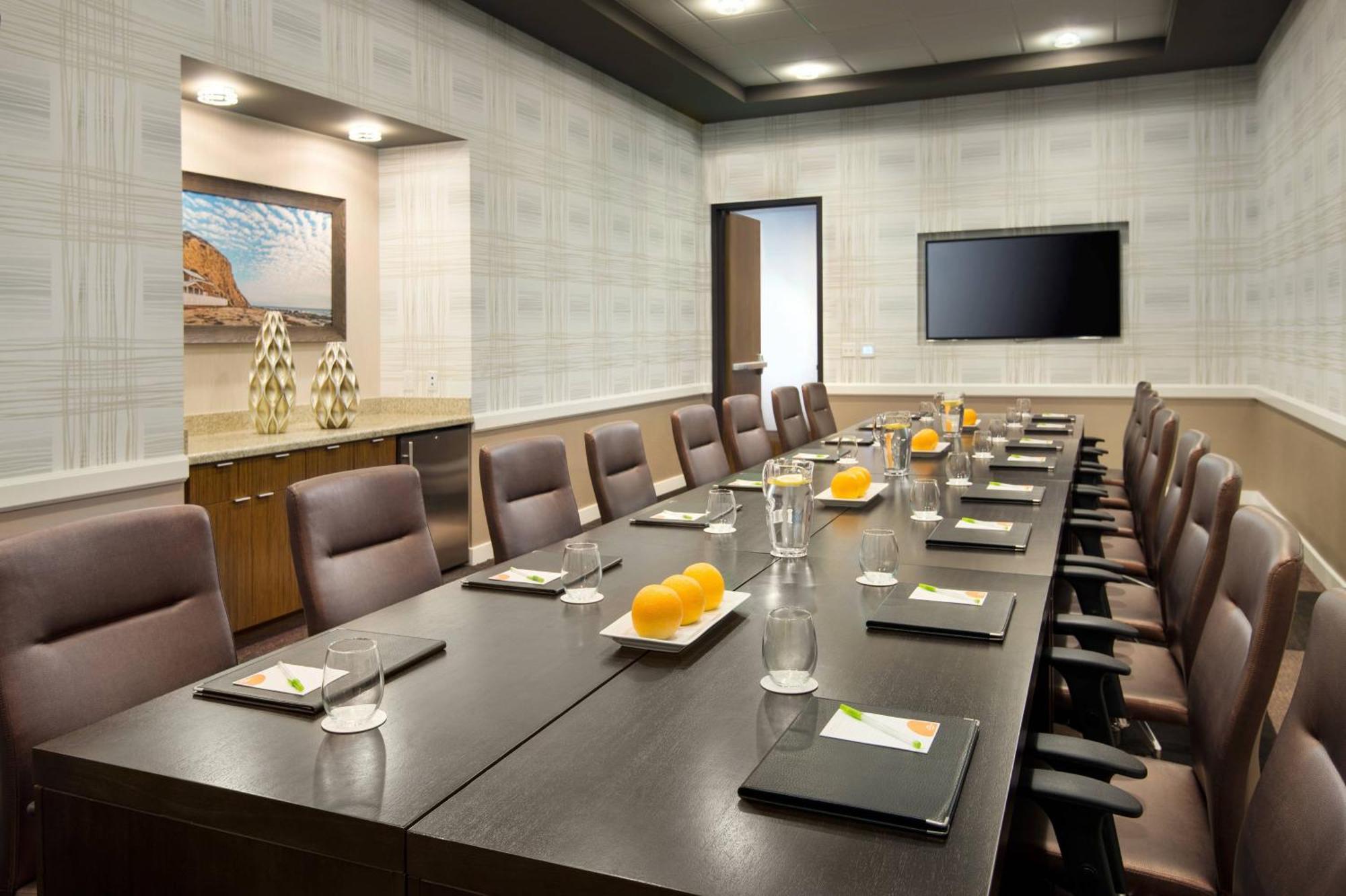 Courtyard By Marriott Irvine Spectrum Ngoại thất bức ảnh
